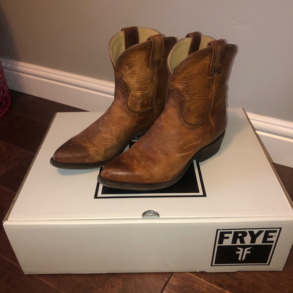 Frye Authentic Leather Billy Pull On Short